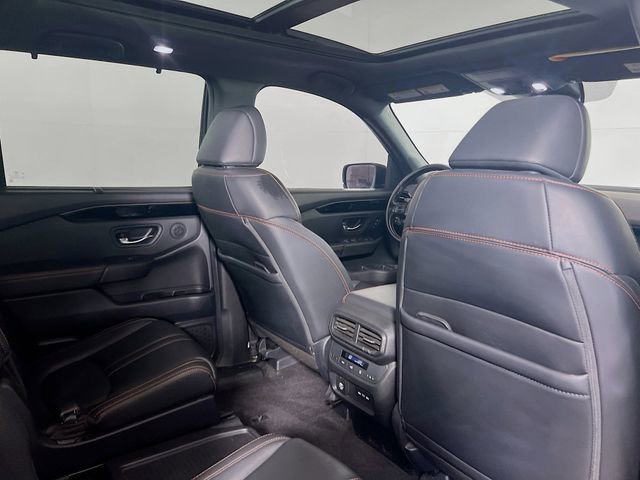 Used 2025 Honda Pilot TrailSport image 9
