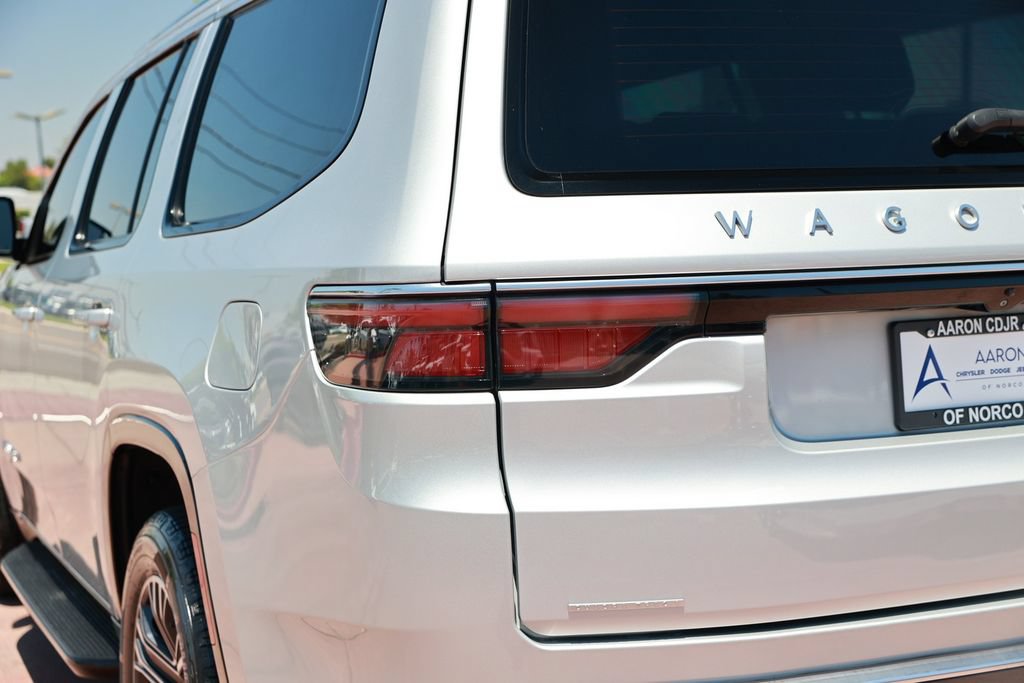 Used 2023 Jeep Wagoneer Series II AWD/4WD image 13