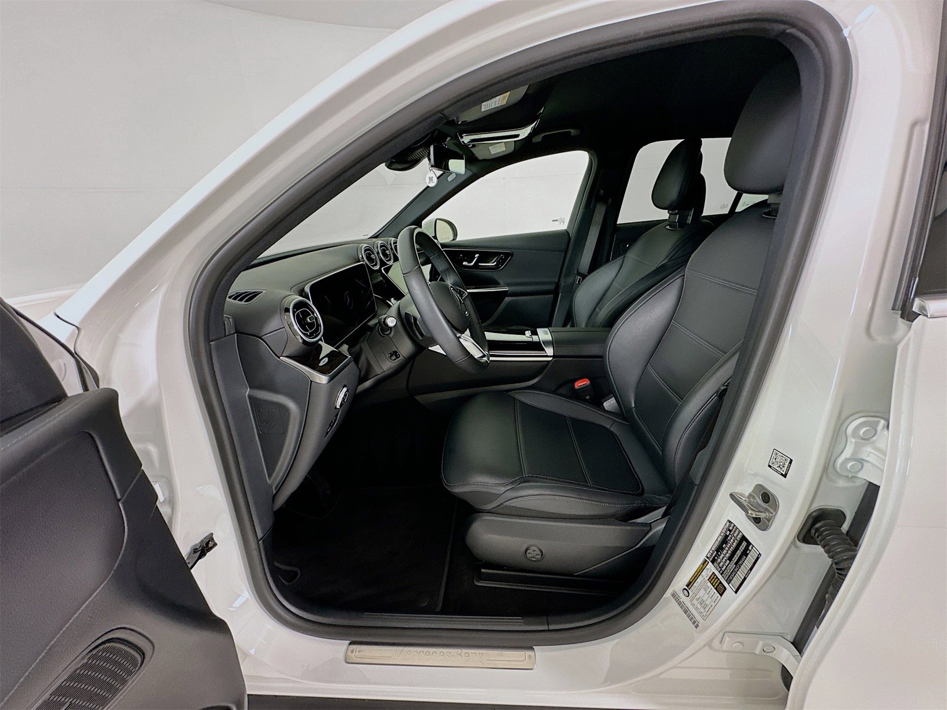 Certified 2025 Mercedes-Benz GLC 300 image 22