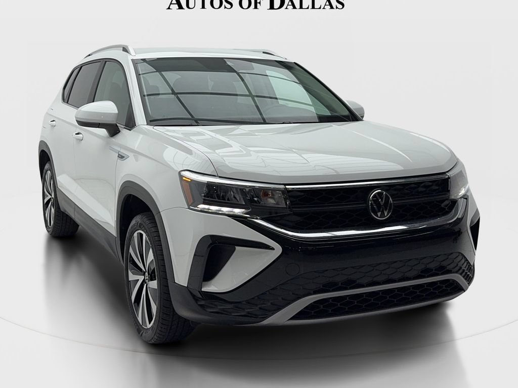 Used 2023 Volkswagen Taos SE FWD image 2