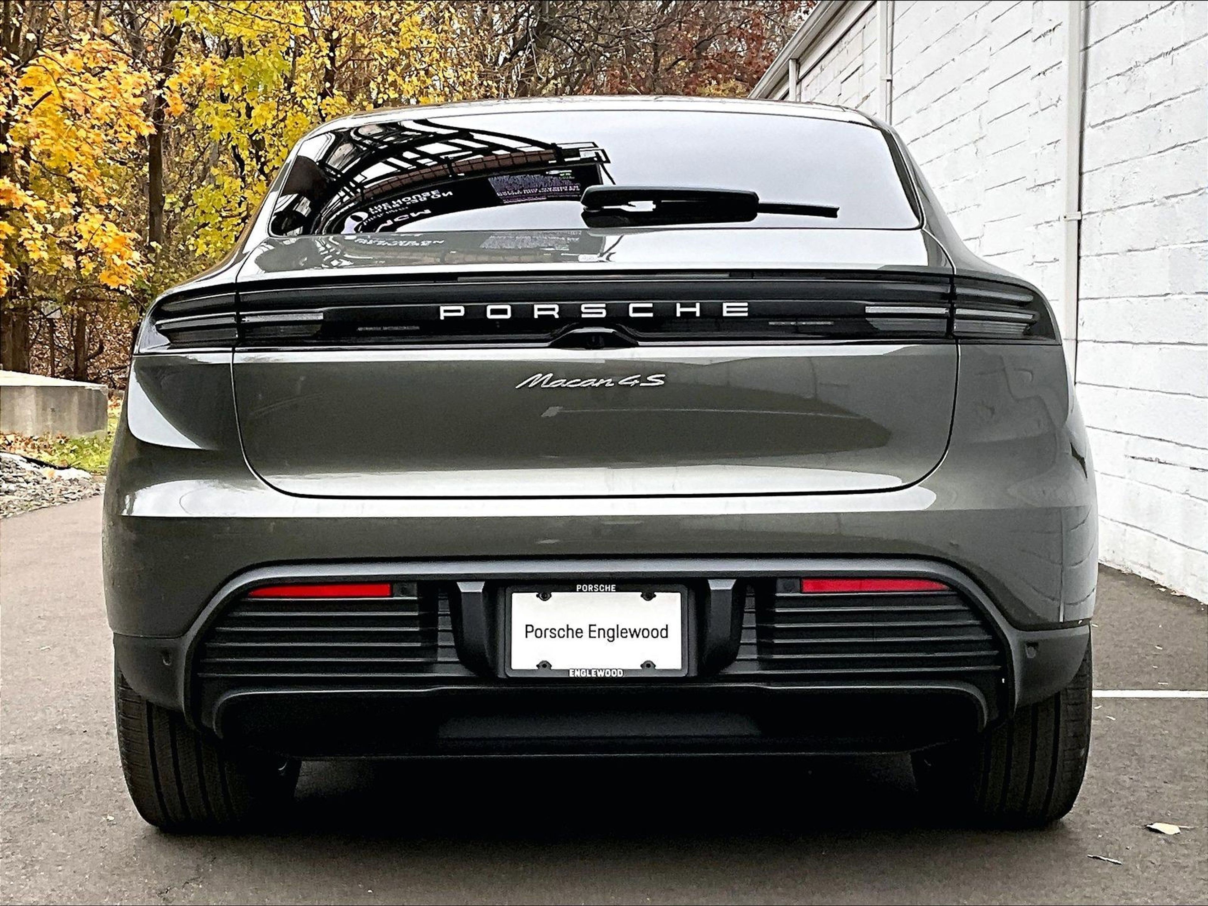 New 2025 Porsche Macan 4S Electric image 8
