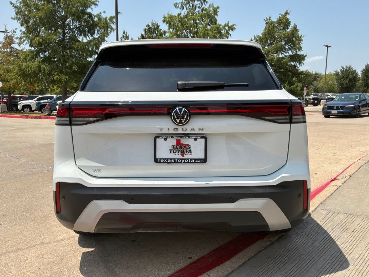 Used 2026 Volkswagen Tiguan SE FWD image 7