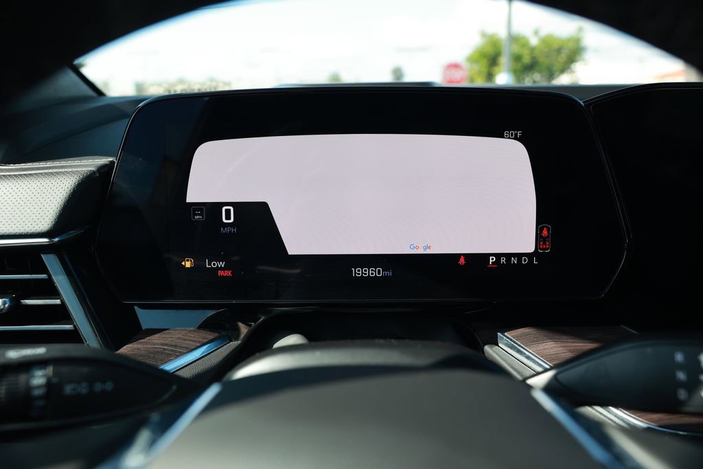 Used 2025 Chevrolet Suburban Premier image 17