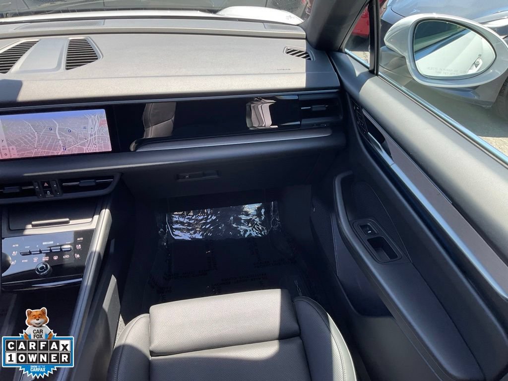 Used 2025 Porsche Macan 4S Electric AWD/4WD image 60