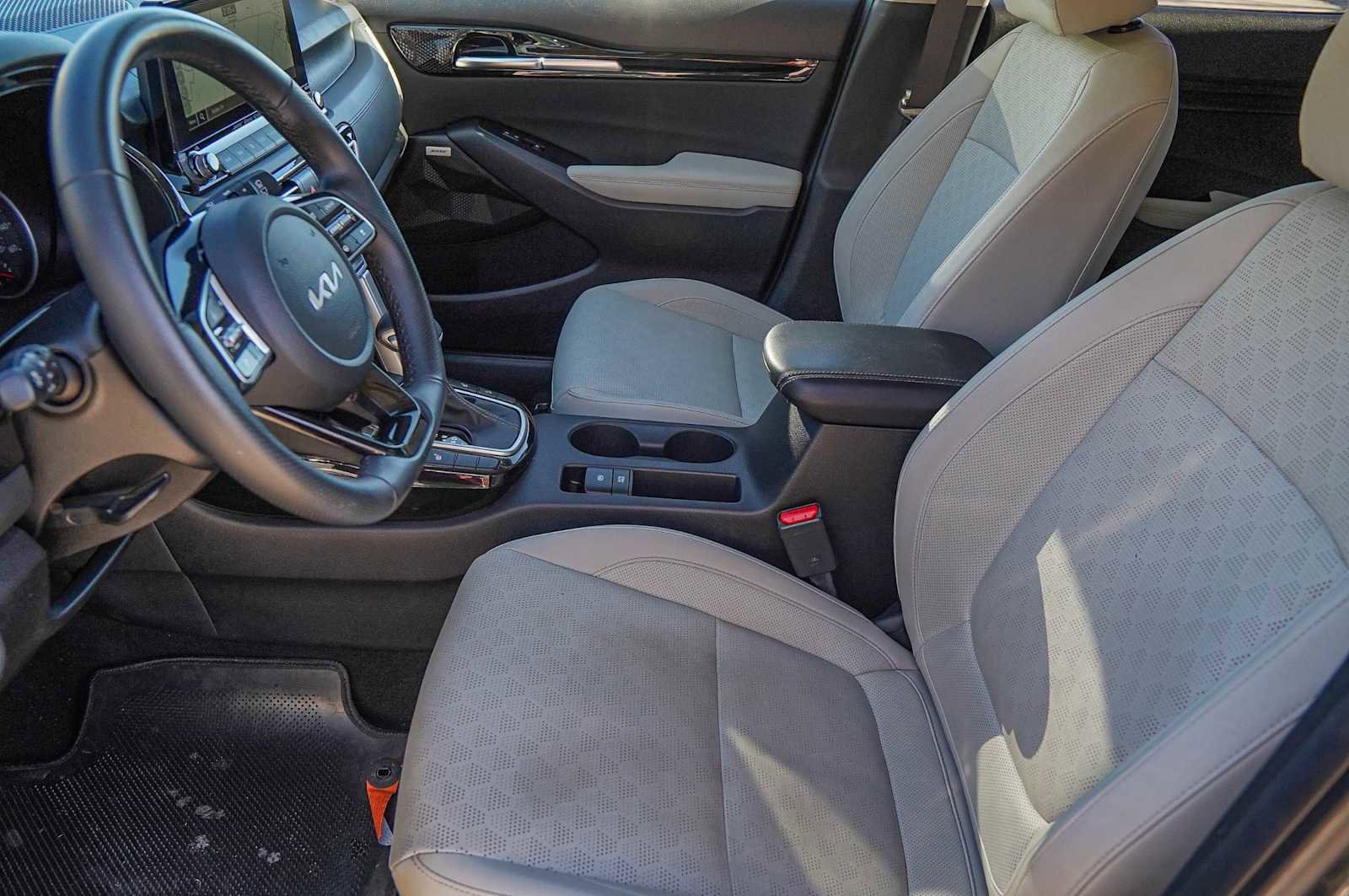 Used 2023 Kia Seltos SX image 10