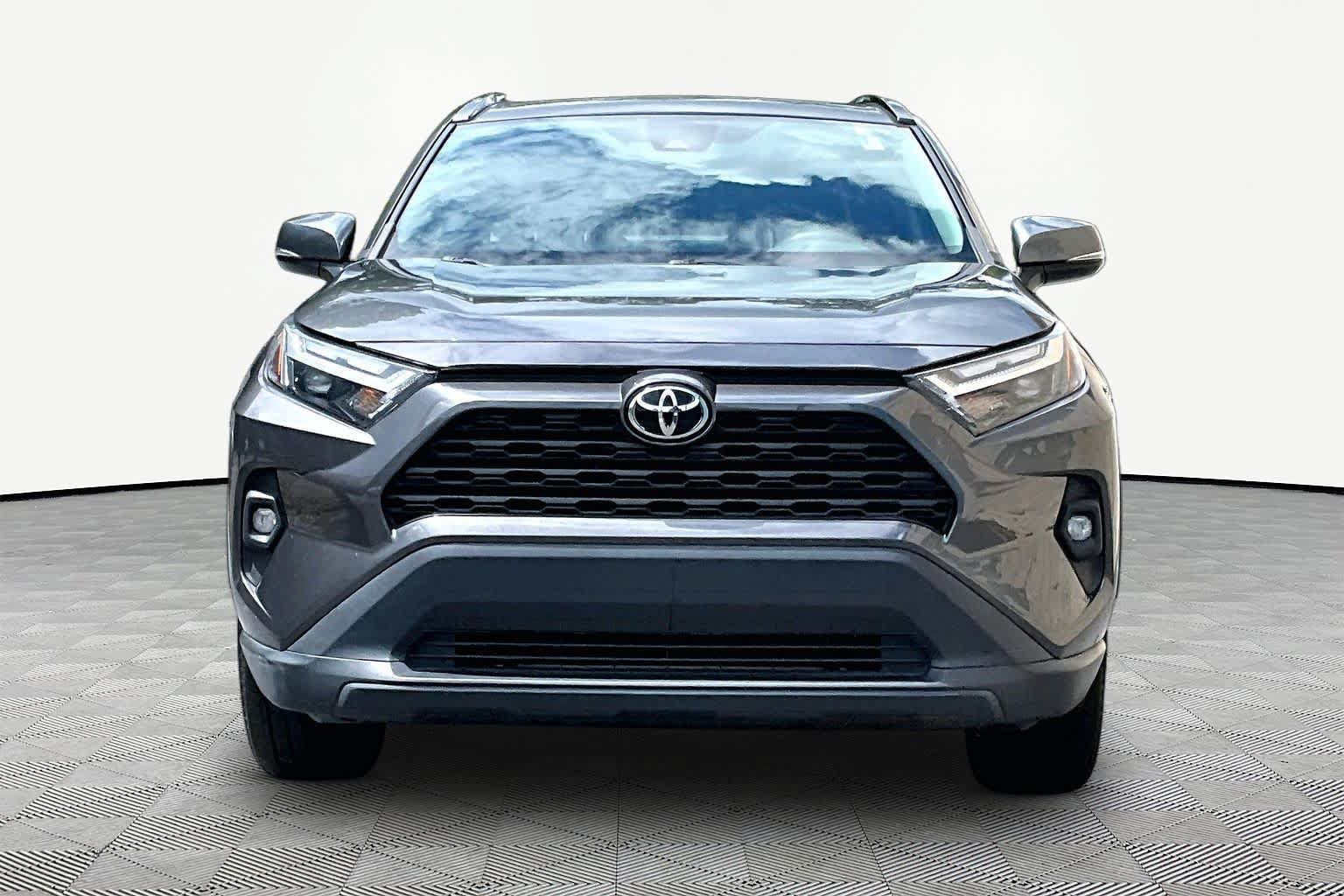 Used 2023 Toyota RAV4 XLE Premium FWD image 4