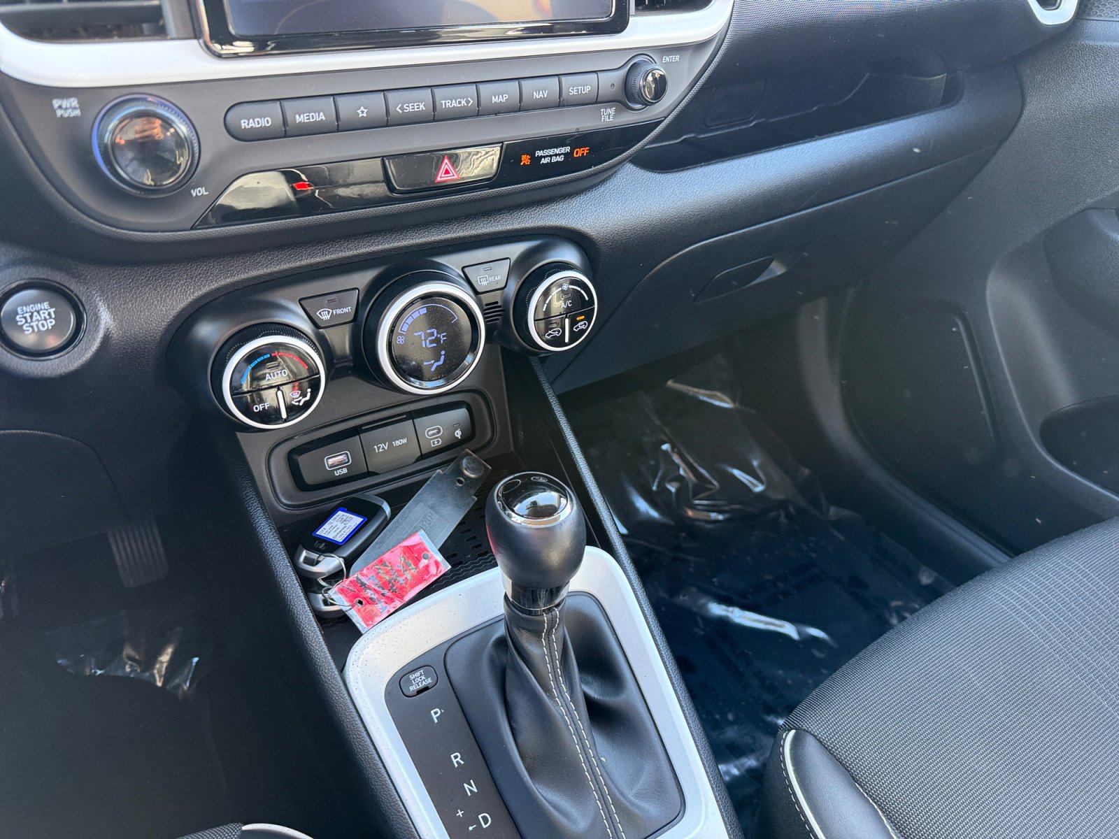 Used 2024 Hyundai Venue Limited image 13