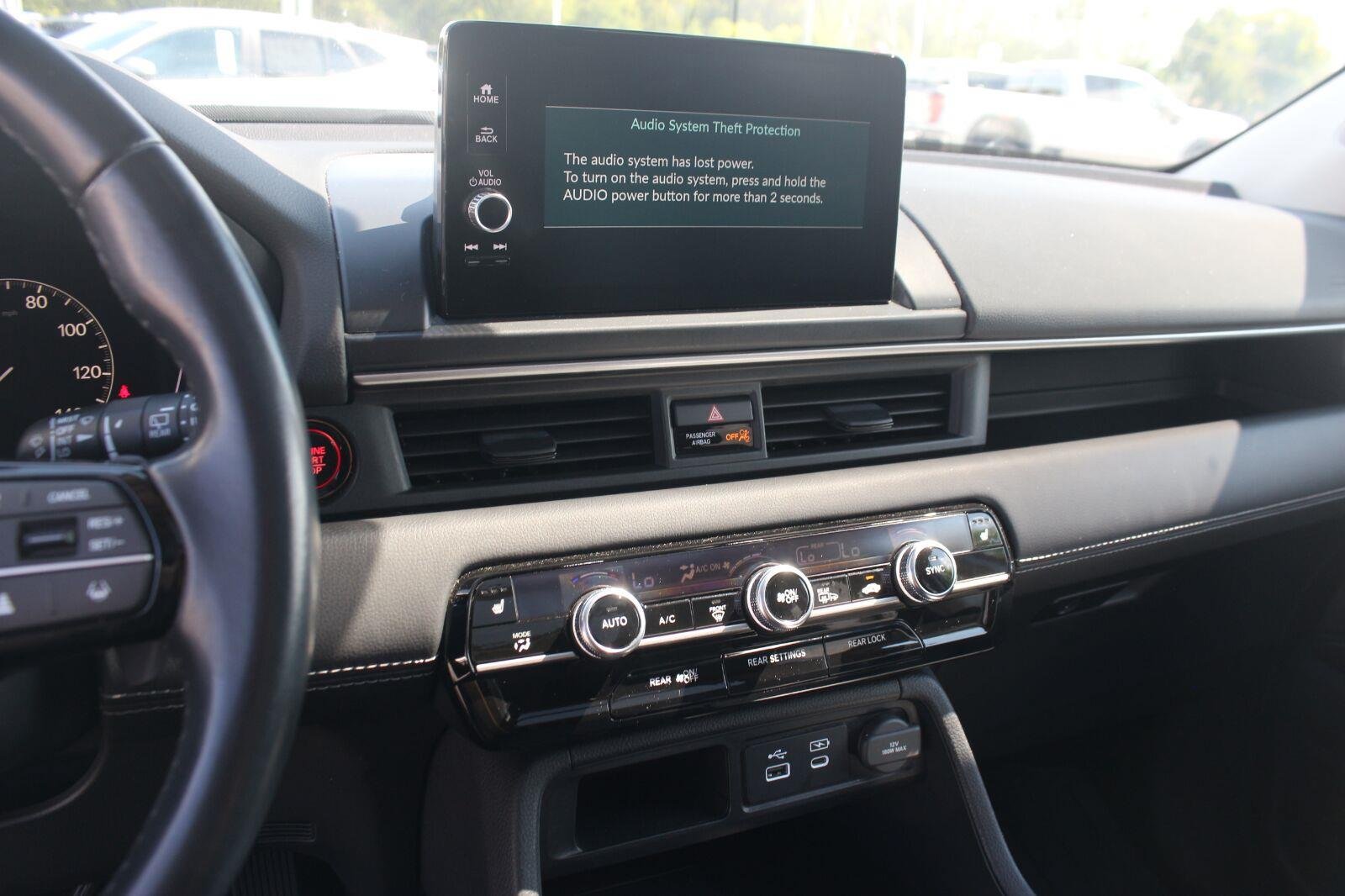 Used 2024 Honda Pilot Touring image 23