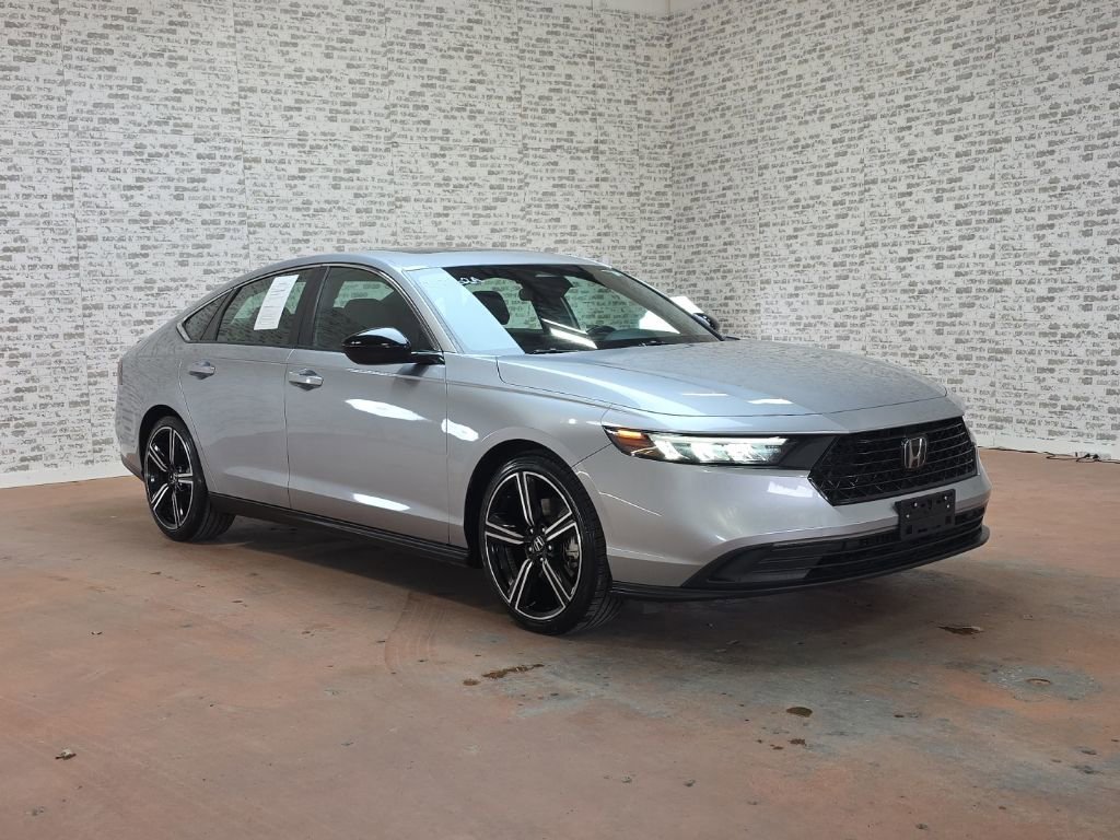 Used 2023 Honda Accord Sport image 2