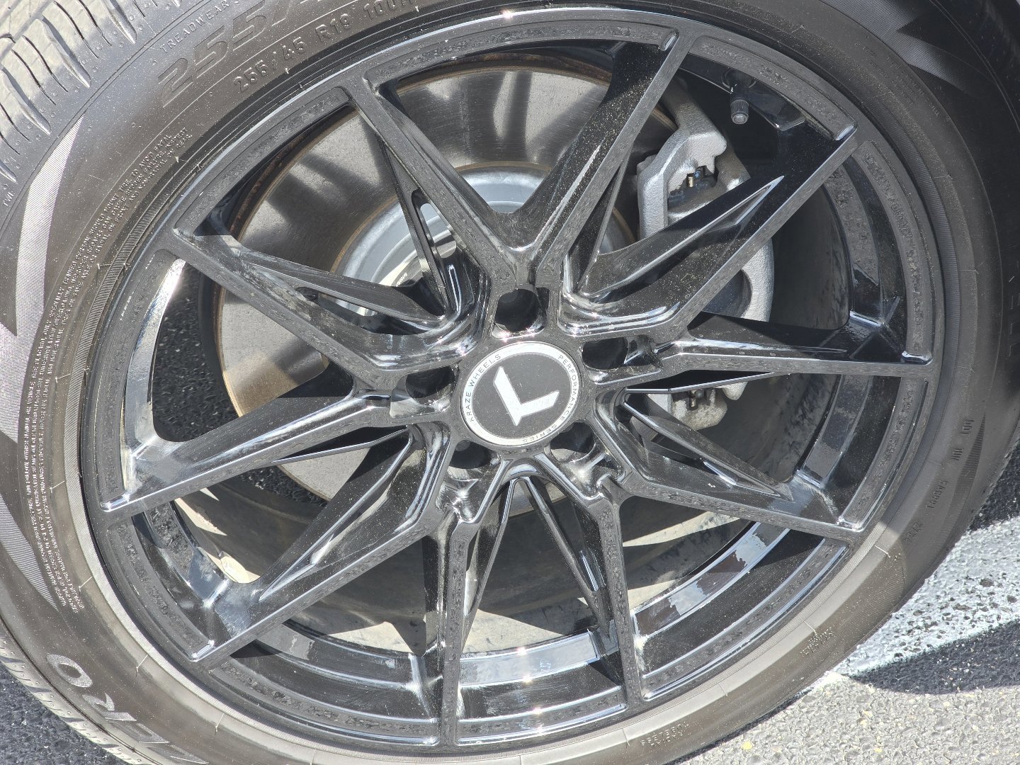 Used 2024 Volkswagen Tiguan SE R-Line image 17