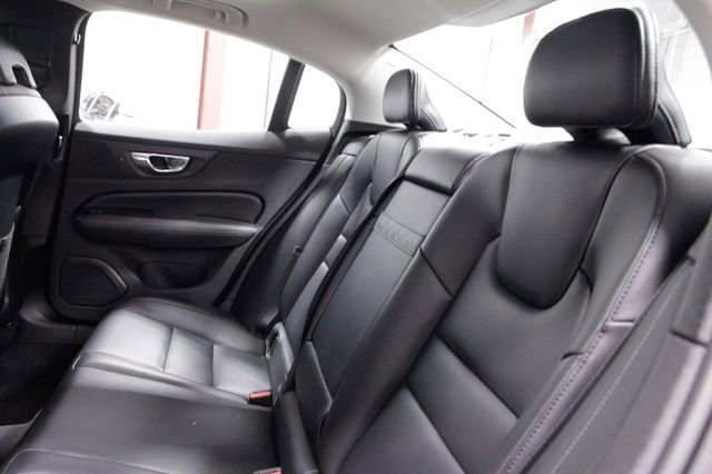 Used 2022 Volvo S60 B5 Momentum w/ Advanced Package image 17