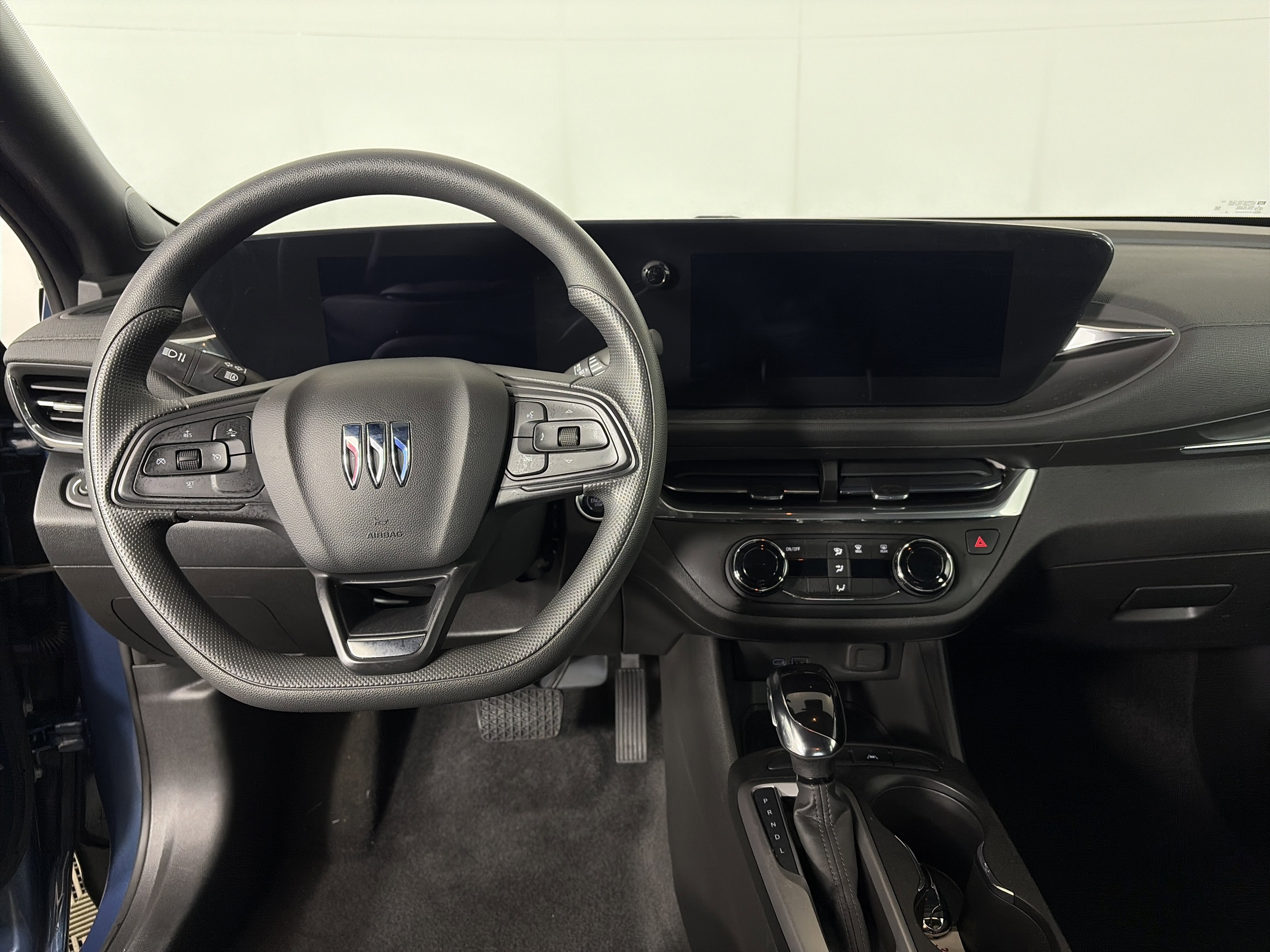 Certified 2025 Buick Envista Preferred FWD image 3