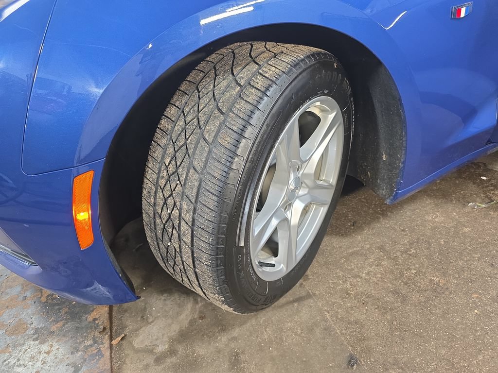 Used 2021 Chevrolet Camaro LT RWD image 29