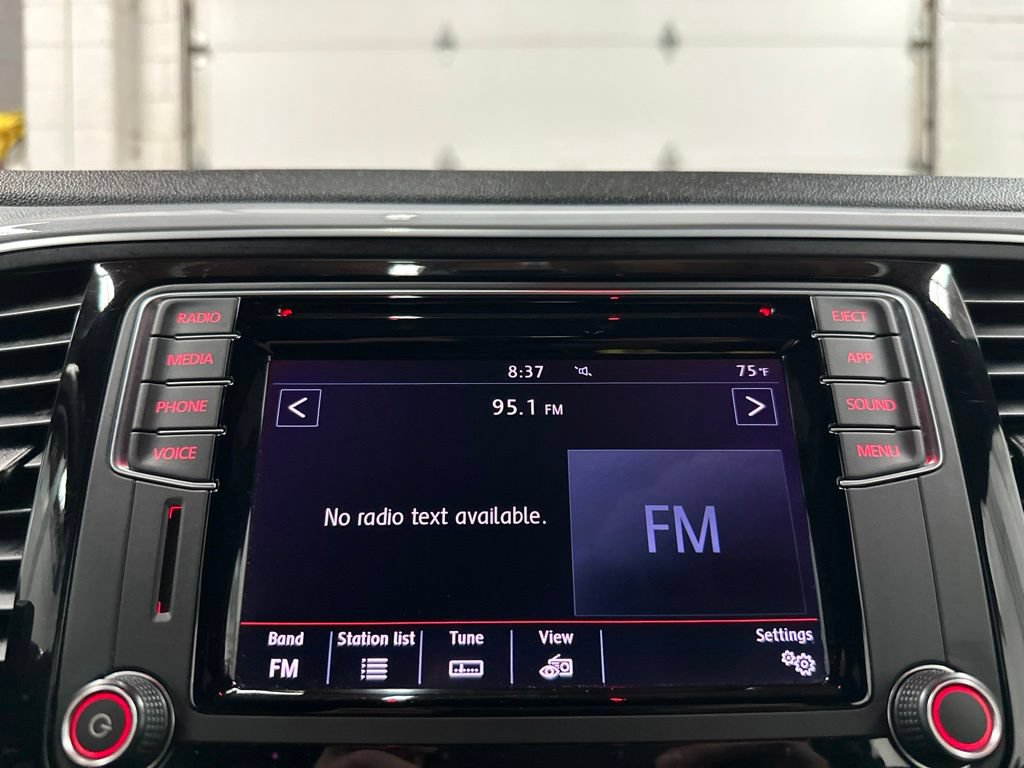 Used 2019 Volkswagen Beetle 2.0T SE FWD image 30