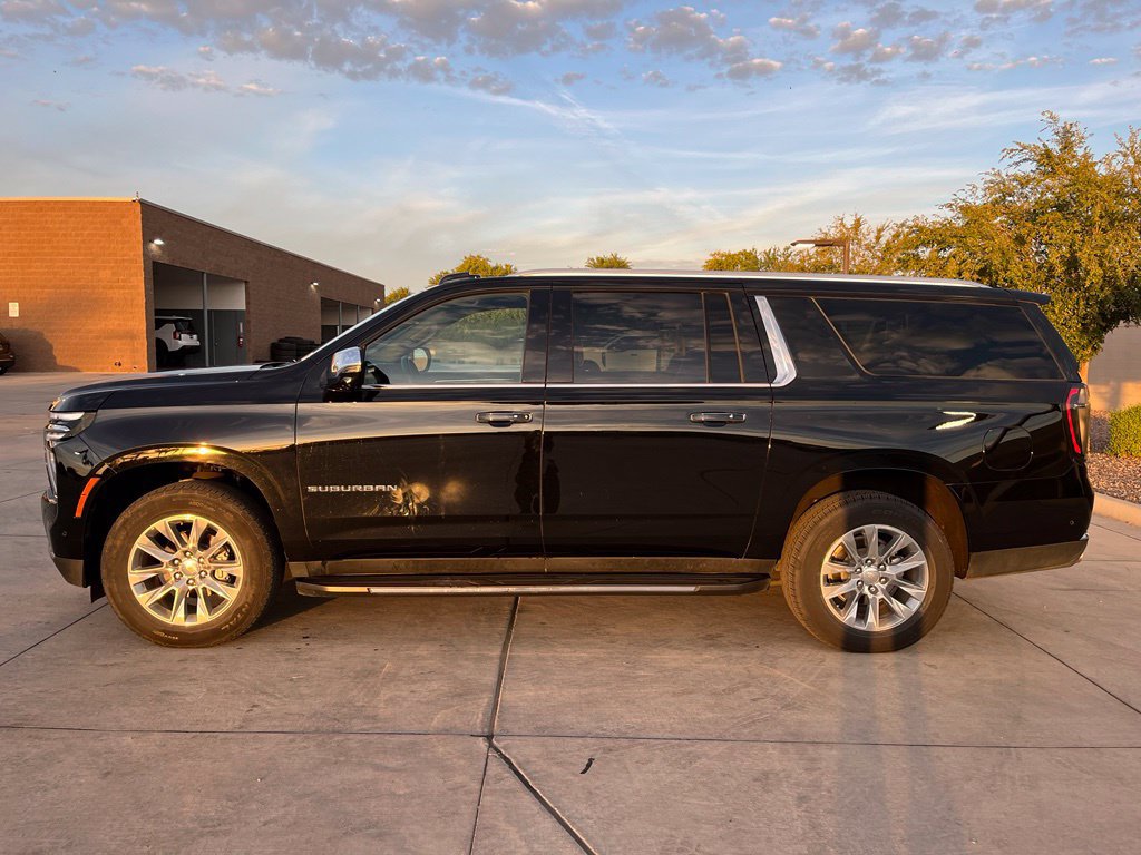 Used 2025 Chevrolet Suburban Premier AWD/4WD image 10
