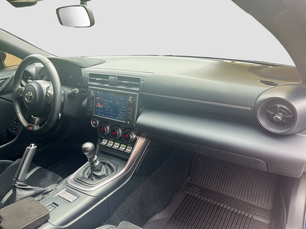 Used 2025 Toyota GR86 Premium RWD image 27
