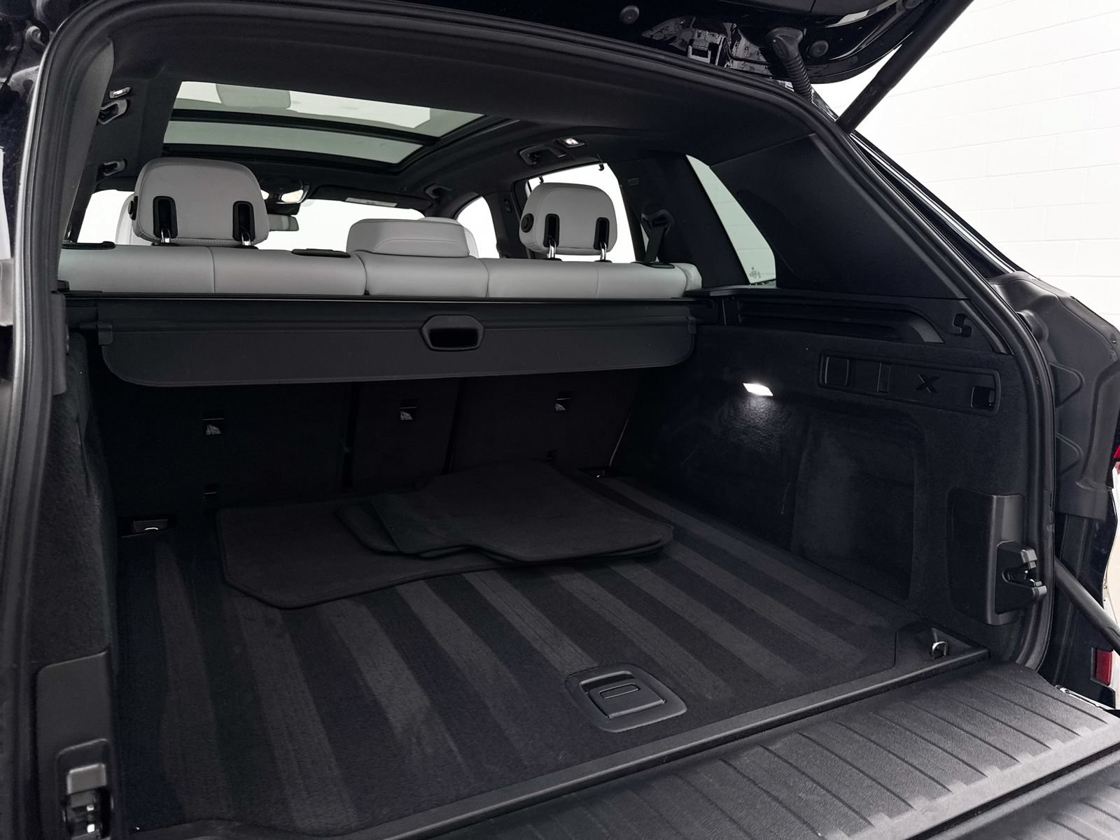 Used 2024 BMW X5 M60i AWD/4WD image 32