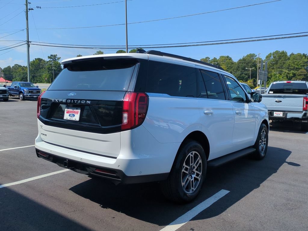 Used 2025 Ford Expedition Active RWD image 5
