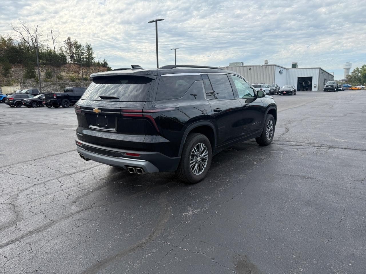 Used 2025 Chevrolet Traverse LT FWD image 6