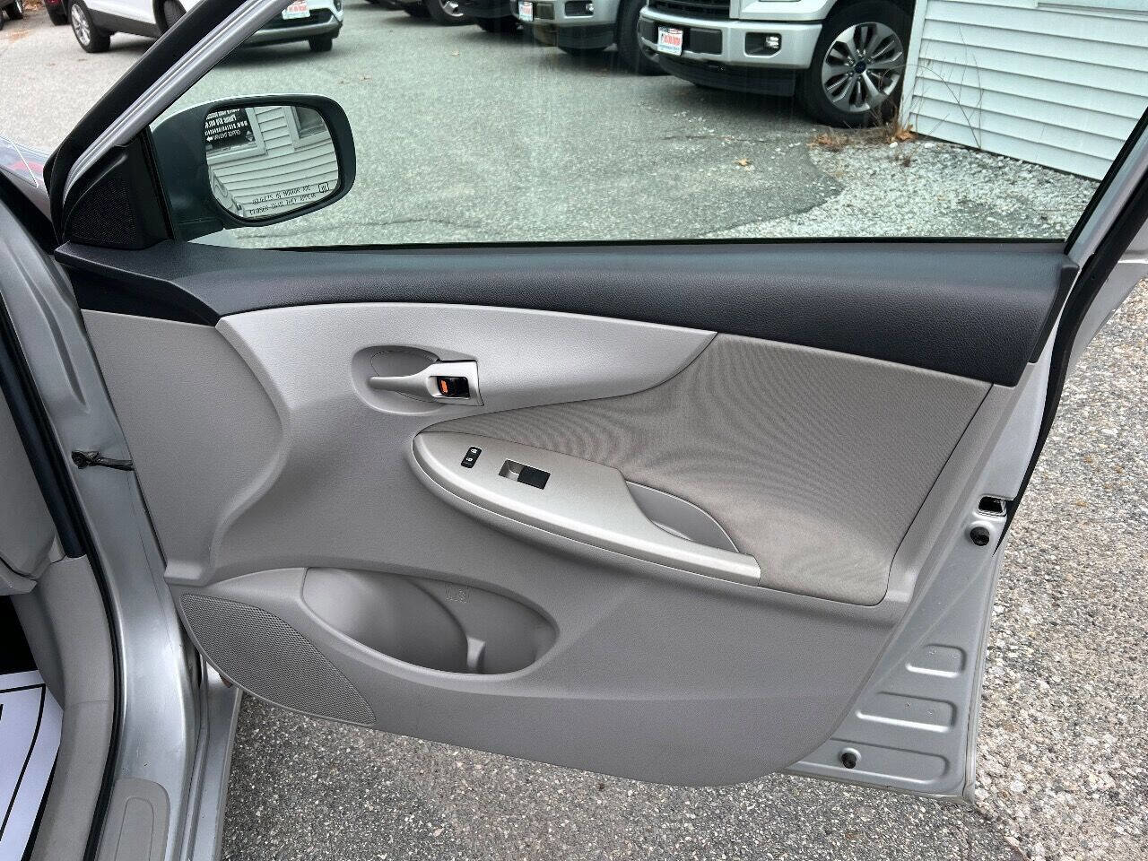 Used 2013 Toyota Corolla LE w/ Premium Pkg image 11