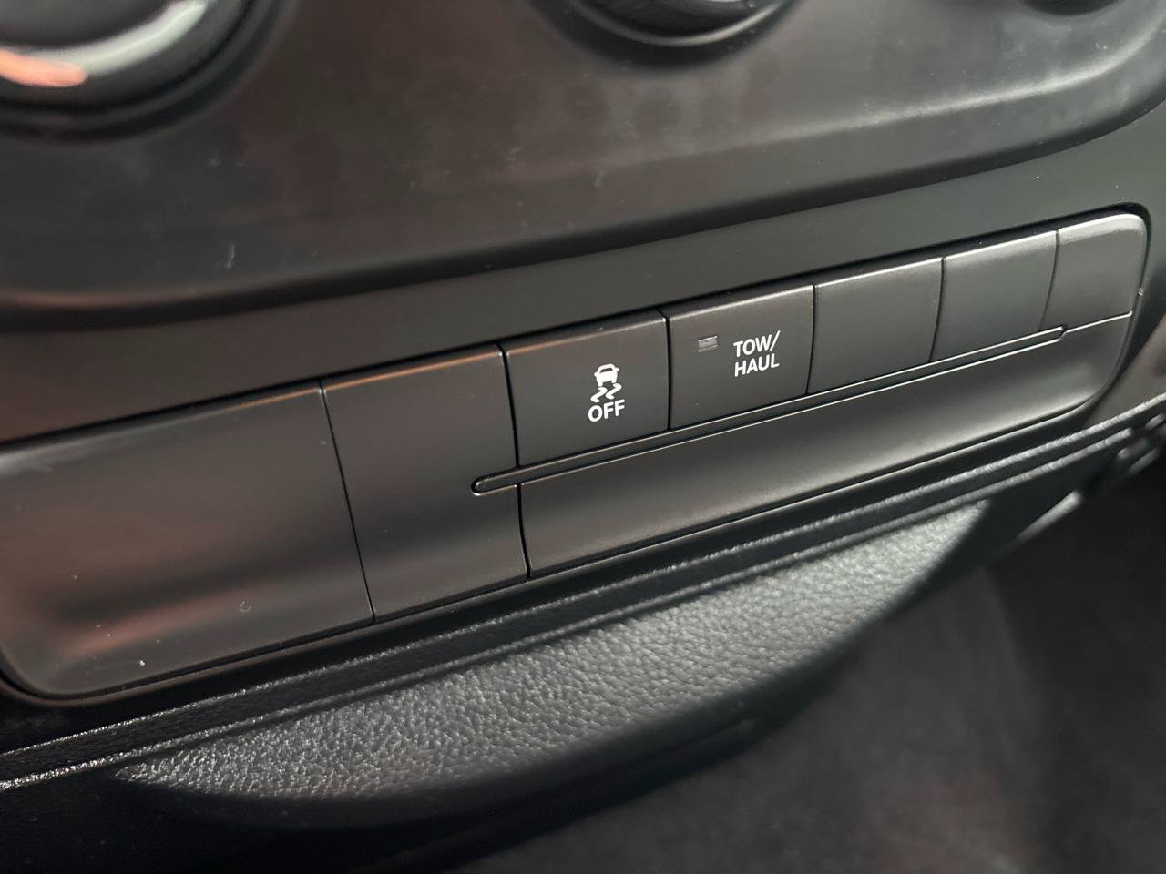 Used 2017 RAM 1500 ST AWD/4WD image 16