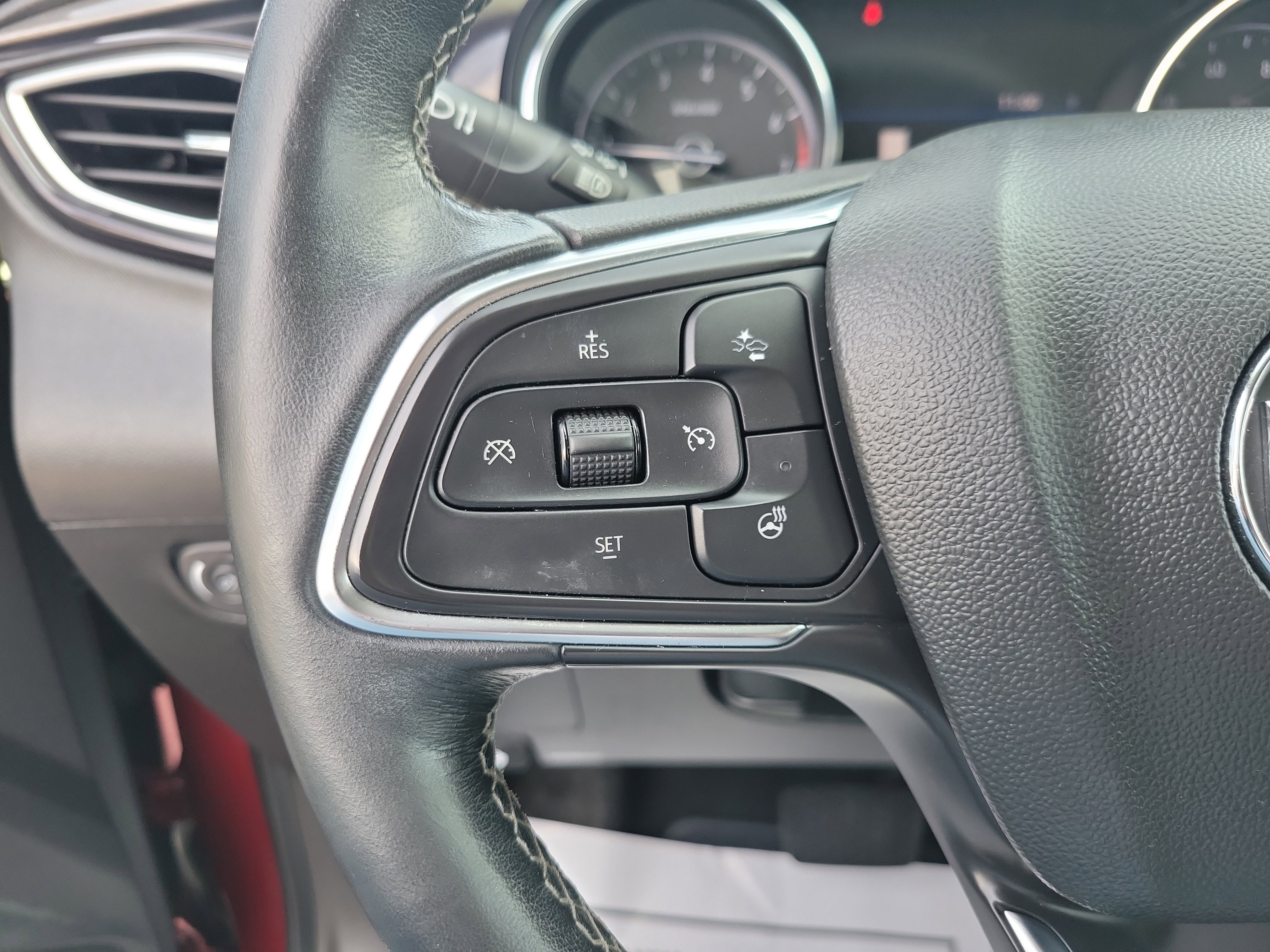 Certified 2021 Buick Encore GX Essence w/ Advanced Technology Package image 28