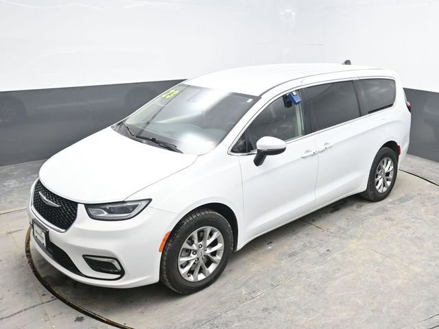Used 2023 Chrysler Pacifica Touring-L image 22