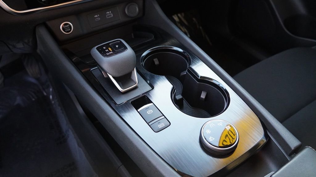 Used 2023 Nissan Rogue S image 36