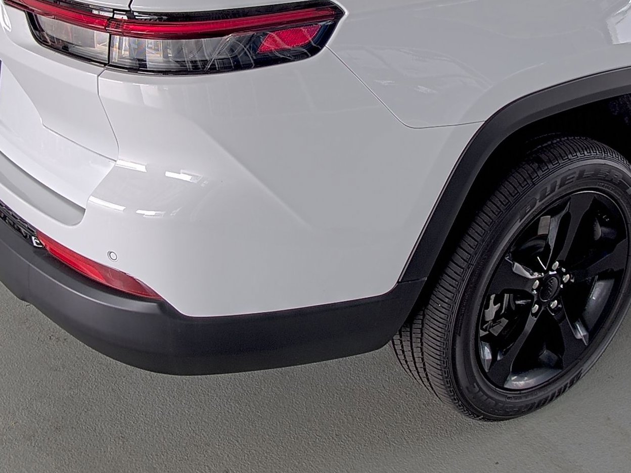 Used 2025 Jeep Grand Cherokee L Laredo image 13