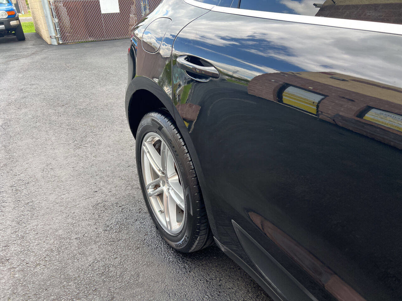 Used 2017 Porsche Macan S image 12