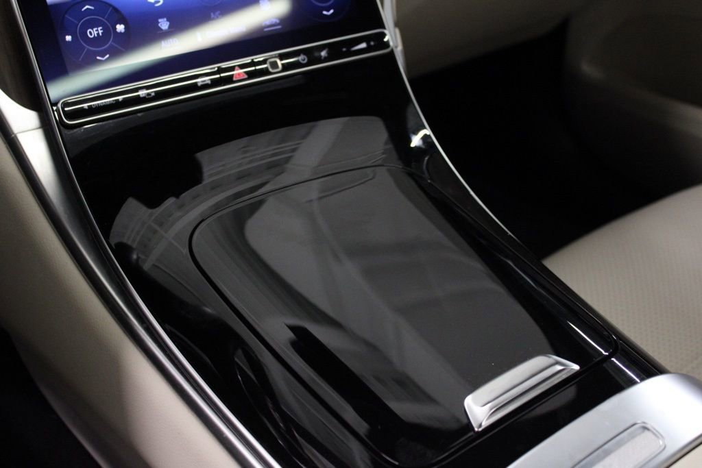 Used 2024 Mercedes-Benz GLC 300 image 29