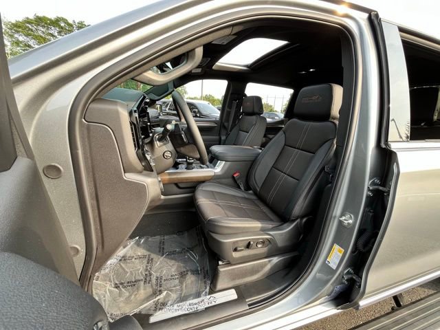Used 2025 Chevrolet Silverado 1500 High Country w/ High Country Premium Package AWD/4WD image 17
