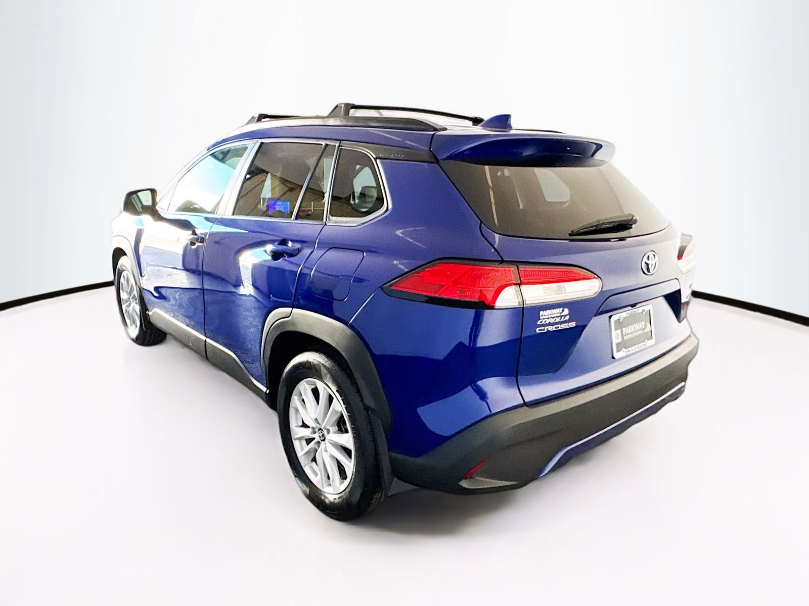 Used 2023 Toyota Corolla Cross LE w/ Moonroof Package image 4