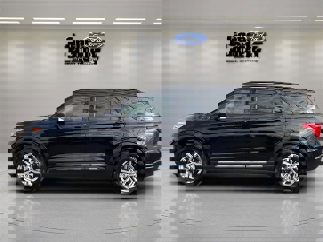 Used 2023 Ford Explorer XLT w/ Equipment Group 202A image 4