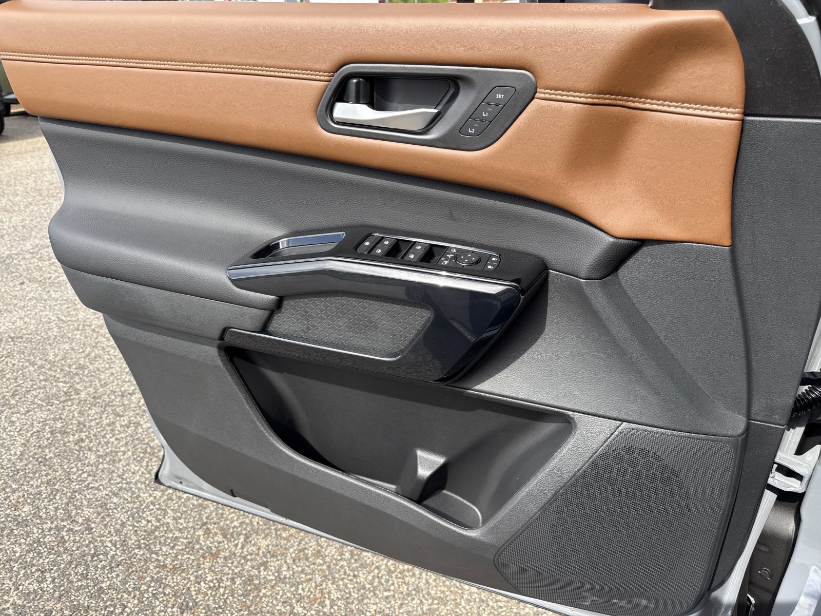 New 2026 Nissan Pathfinder Platinum FWD image 14