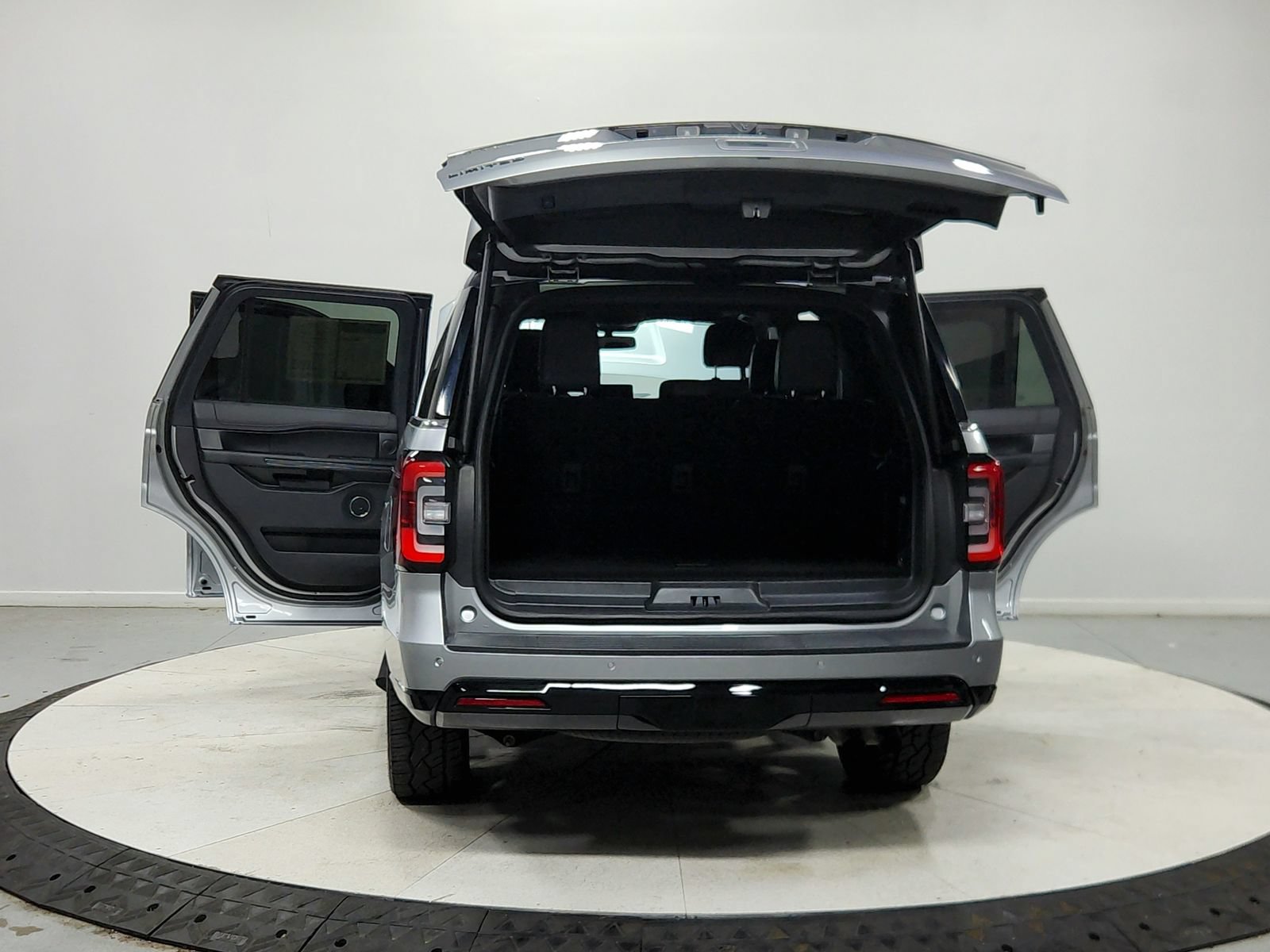 Used 2024 Ford Expedition Limited RWD image 15