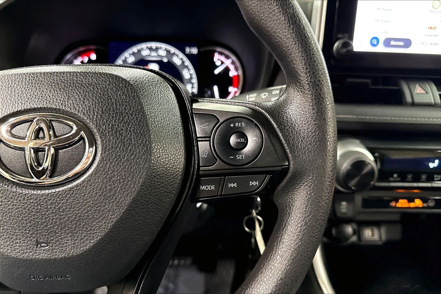 Used 2023 Toyota RAV4 LE AWD/4WD image 25
