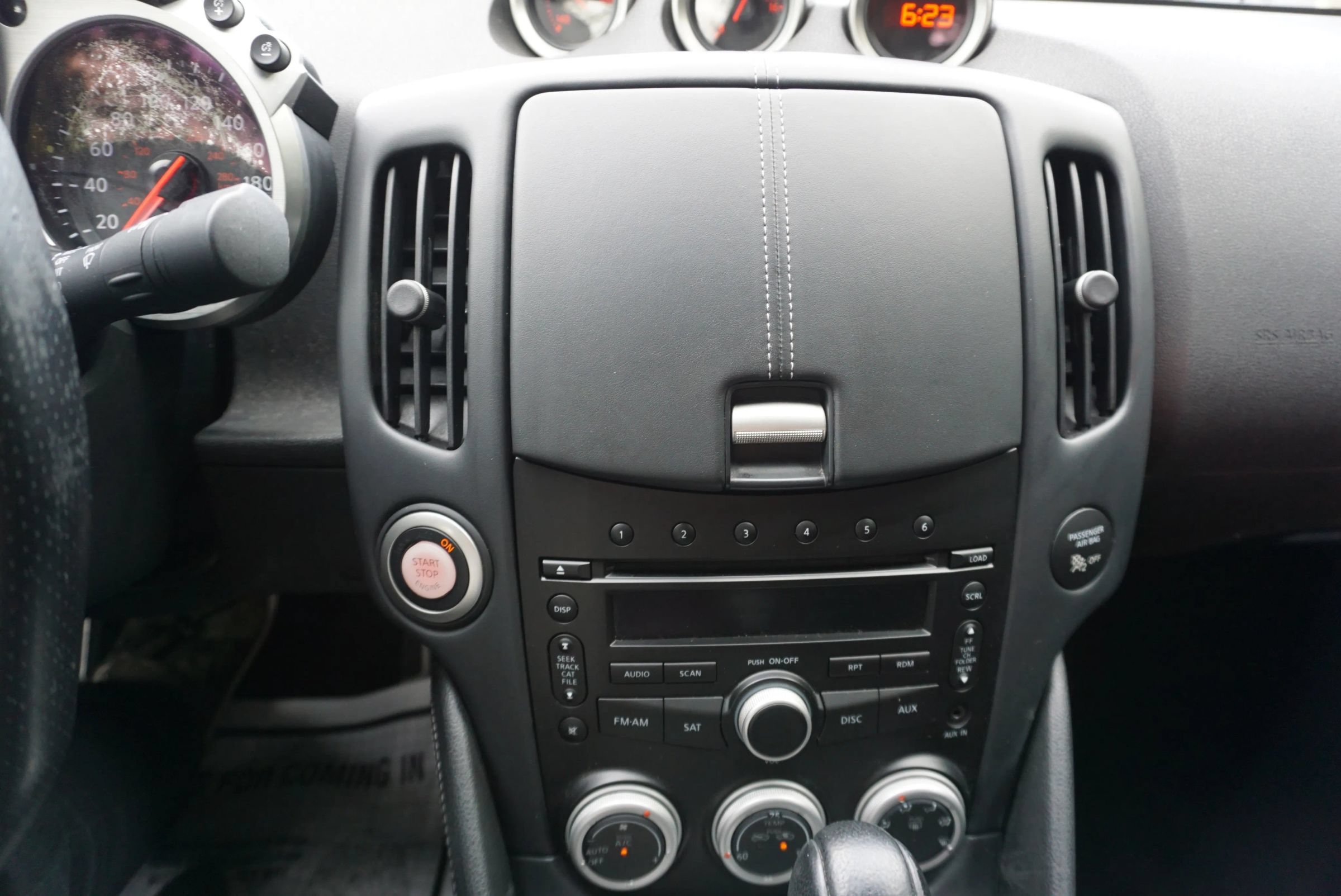 Used 2014 Nissan 370Z Touring RWD image 31