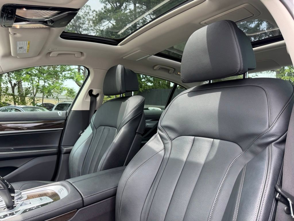 Used 2020 BMW 740i RWD image 11
