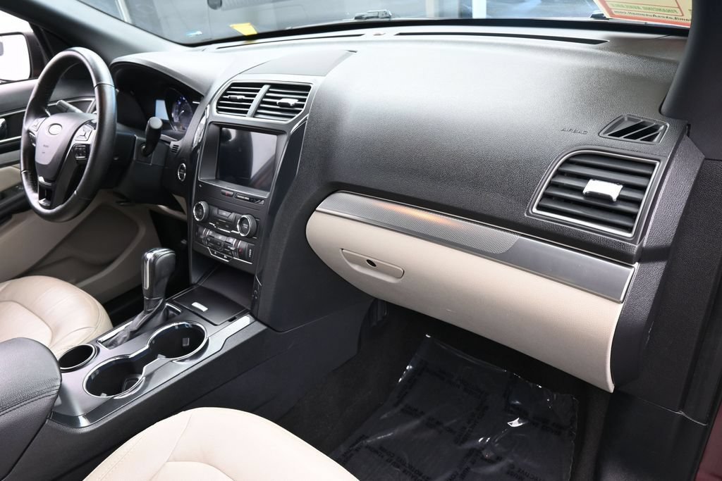 Used 2018 Ford Explorer XLT w/ Equipment Group 202A FWD image 43
