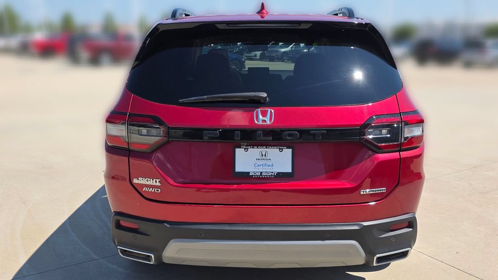 Certified 2025 Honda Pilot Touring image 4