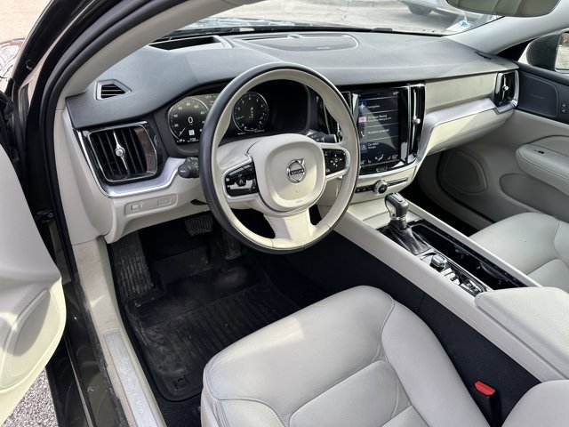 Used 2020 Volvo S60 T6 Momentum w/ Protection Package image 10