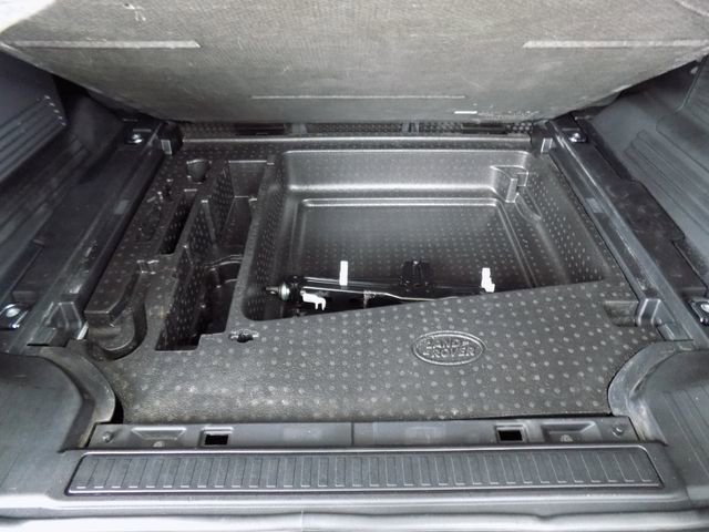 Used 2022 Land Rover Defender 110 X-Dynamic SE AWD/4WD image 26