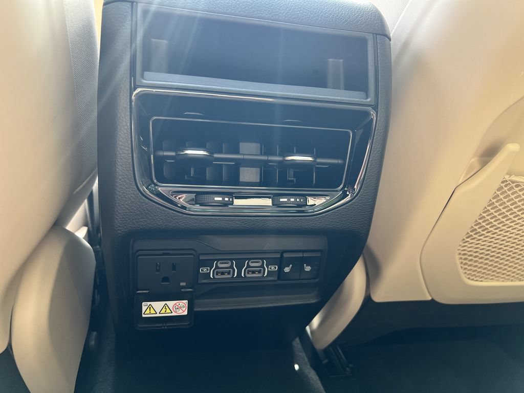 Certified 2025 Jeep Grand Cherokee Limited AWD/4WD image 18