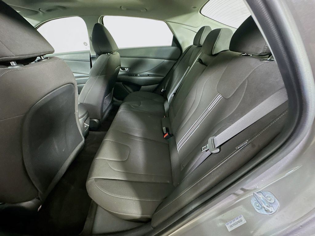 Used 2025 Hyundai Elantra SEL FWD image 14