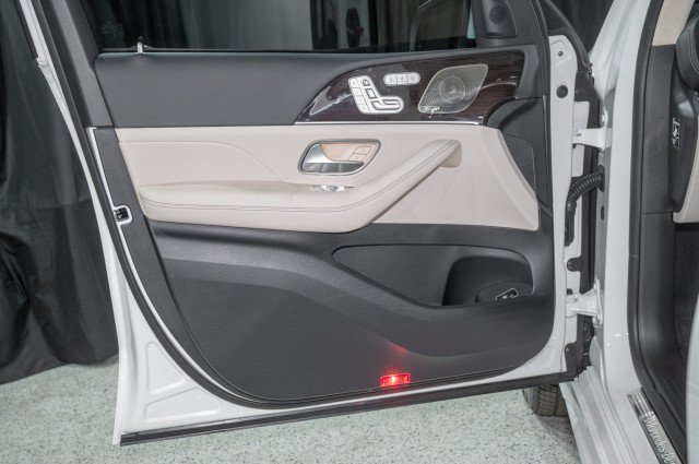 New 2026 Mercedes-Benz GLS 450 4MATIC image 9