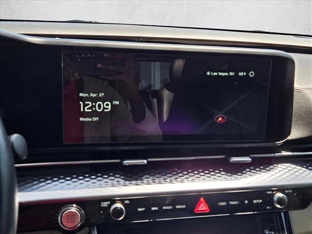 Used 2024 Kia Carnival SX Prestige FWD image 12