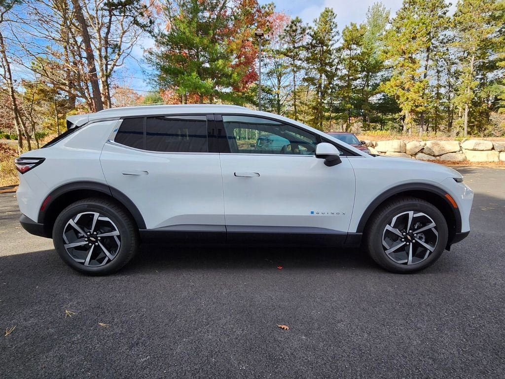 New 2026 Chevrolet Equinox EV LT AWD/4WD image 6