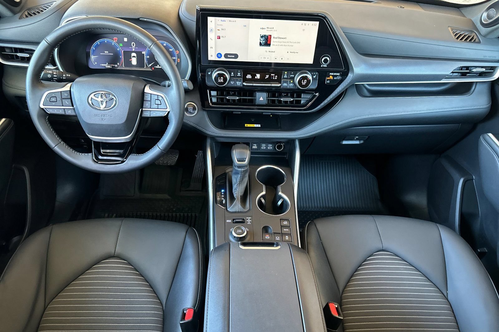 Used 2025 Toyota Highlander XSE AWD/4WD image 14