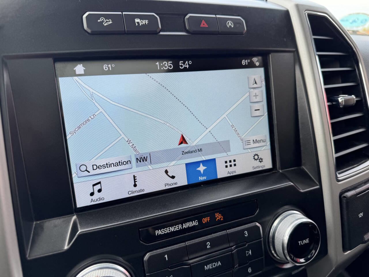 Used 2018 Ford F150 Lariat w/ Equipment Group 502A Luxury AWD/4WD image 13